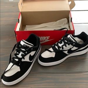 Nike Priority Low